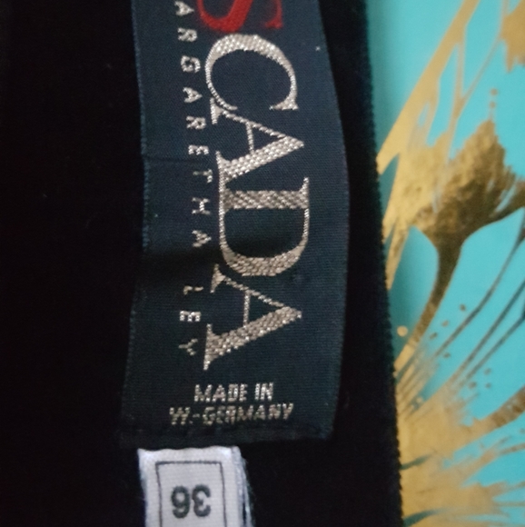 Authentic Escada black & white Skirt - Picture 6 of 7